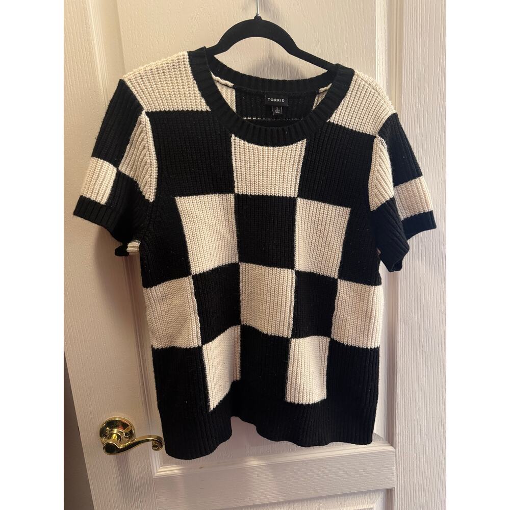 Torrid Size 2 (2X) Black and White Checkered Knit Sweater
